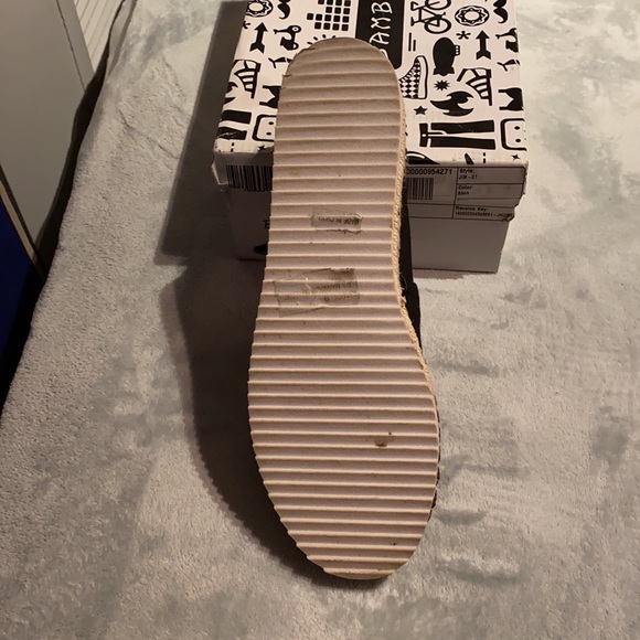 Size 9 Black Canvas - Picture 5 of 5